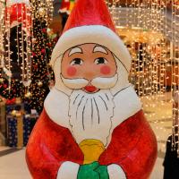 5921_5152 Weihnachtsmann als Deckendekoration in einem Einkaufszentrum. | Adventszeit  in Hamburg - Weihnachtsmarkt - VOL. 2